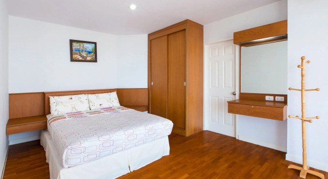 Baan Poolom Beachfront Condominium, Забронировать Отель Као-Такиаб Хуахин, рядом с Храм Ват-Као-Крайлас