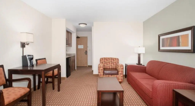Люкс Holiday Inn Express Hotel & Suites Gillette by IHG