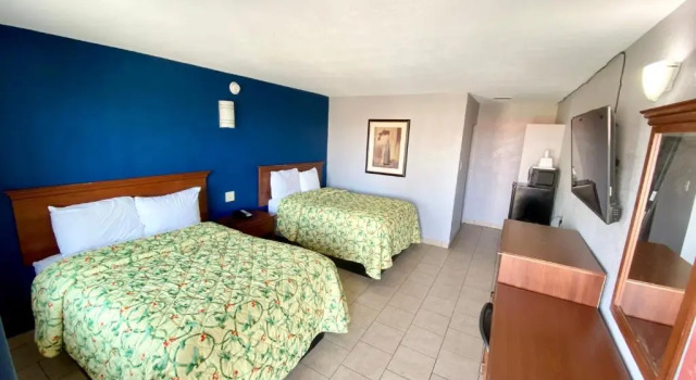 Четырёхместный номер Standard Budget Inn