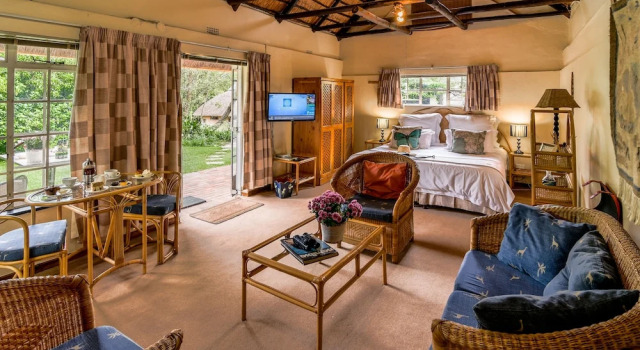 Charming Yellowwood Cottage for 2 People in Spacious Garden!, Book Feriehus Villaer i West Rand, Villa
