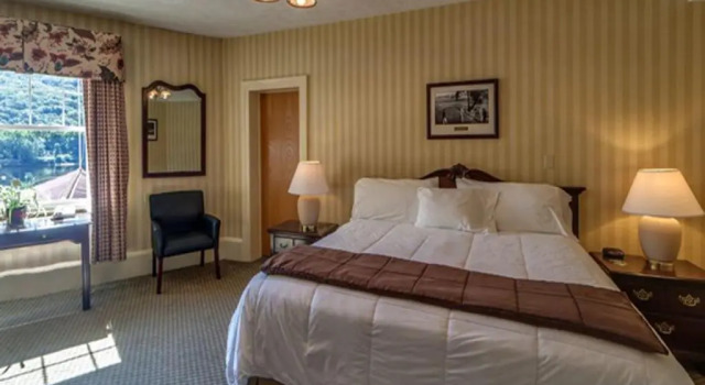 Номер Standard с видом на реку Shawnee Inn and Golf Resort