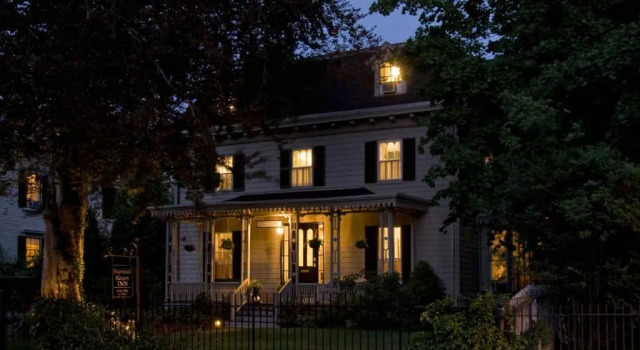 Marshall Slocum Inn, Забронировать Отель Ньюпорт штат Род-Айленд, рядом с Шатл в гавани Ньюпорта