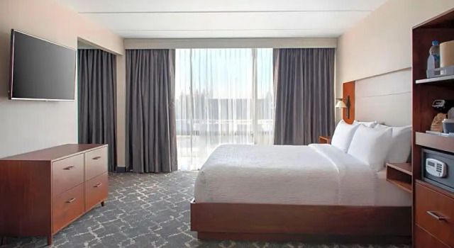 Двухместный люкс Four Points Philadelphia Northeast