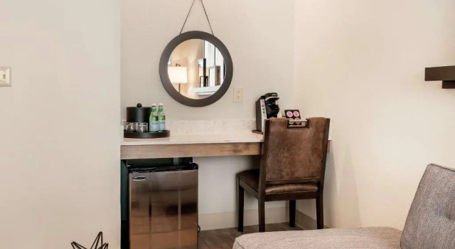Четырёхместный номер Superior St Charles Coach House, an Ascend Collection Hotel