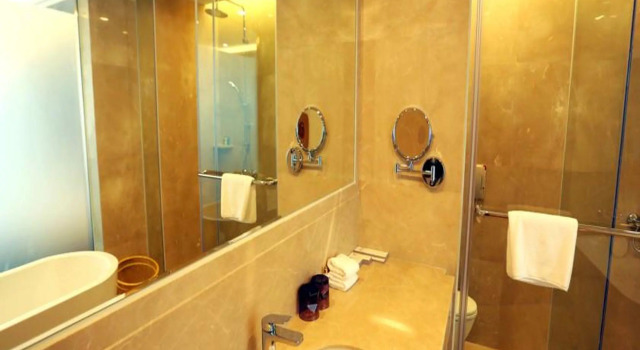 Двухместный номер Deluxe Shenzhen Baoan PLUS Gems Cube Hotel