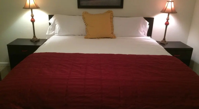 Студия Deluxe Cardinal Inn