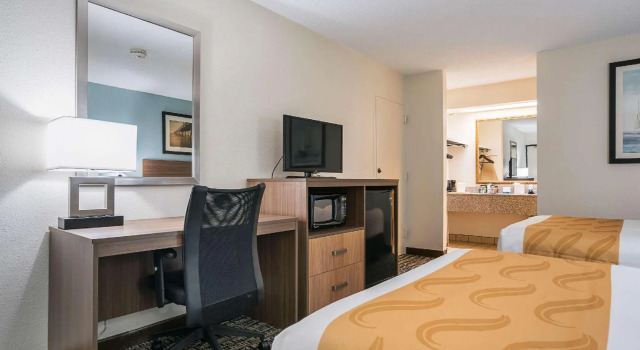 Четырёхместный номер Standard Quality Hotel Morehead City