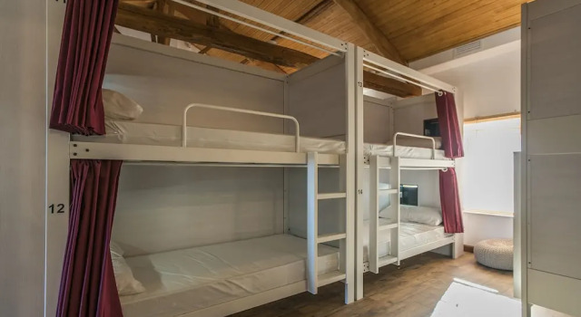 Albergue Bercianos 1900, Varaa Hotelli Bercianos del Real Camino Espanja