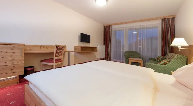 Полулюкс с балконом Hotel Leonhard