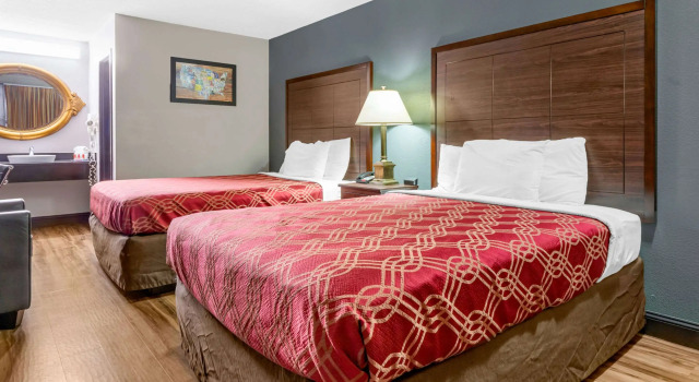 Четырёхместный номер Standard Econo Lodge Rock Hill Northeast
