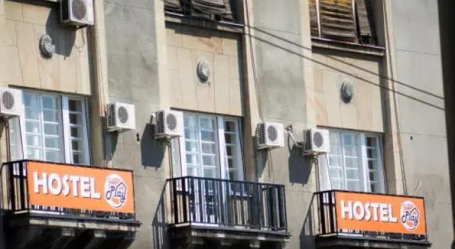 Play Hostel