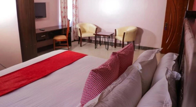 Skyward Mua Hotel