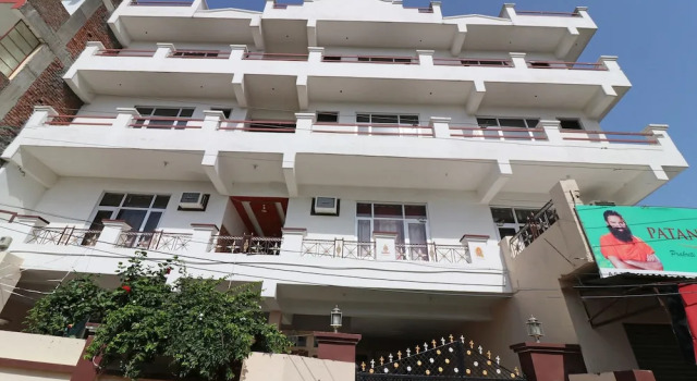OYO 12842 Hotel Sumit Lodge