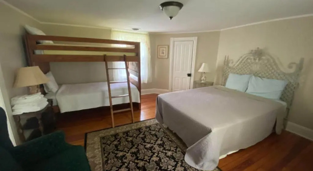 Коттедж Historic Rosemont Manor
