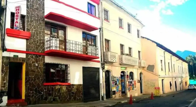Hostal Bavaria de la Alameda, Забронировать Отель Кито Сьерра, рядом с Del Arbolito Park