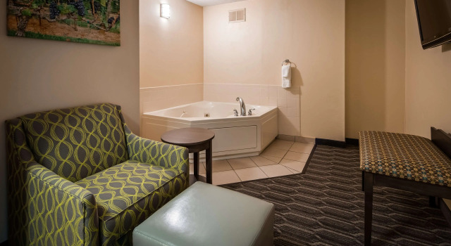 Двухместный люкс Best Western Plus Yadkin Valley Inn & Suites