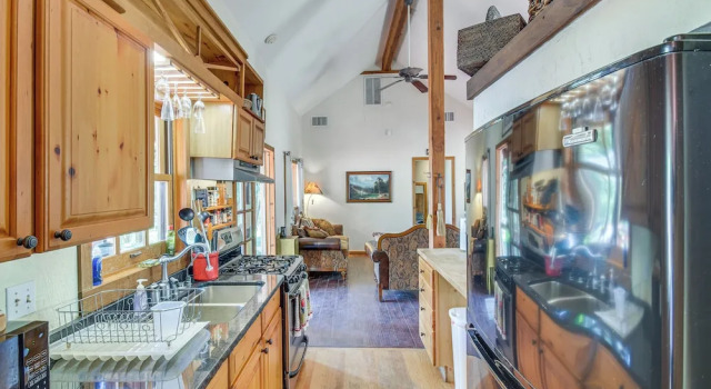Коттедж Authentic North Fork Cabin w/ Dock & Private Deck!