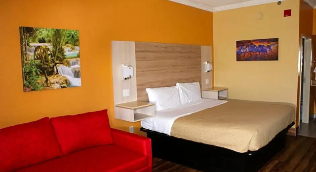 Номер Standard Home Town Inn & Suites