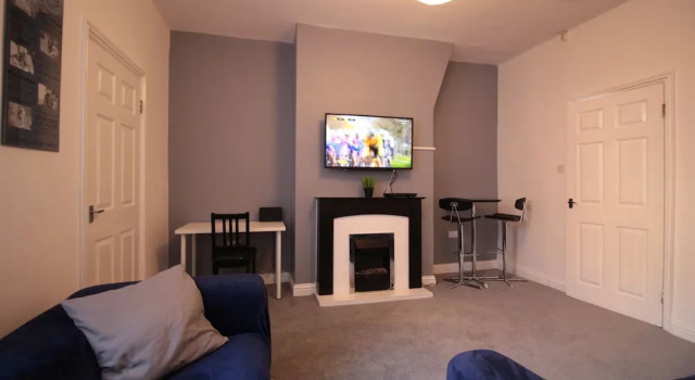Апартаменты Lovely 2-bed Downstairs Apartment