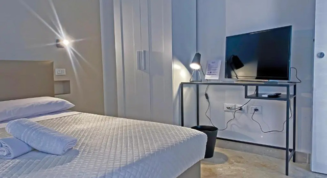 Leone Suite B&B & Restaurant AIC, Забронировать Отель «постель и завтрак» Отели Палермо с парковкой, рядом с Santa Maria dello Spasimo Church, Парковка