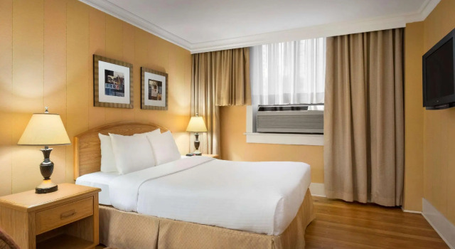 Двухместный люкс Days Inn by Wyndham Vancouver Downtown