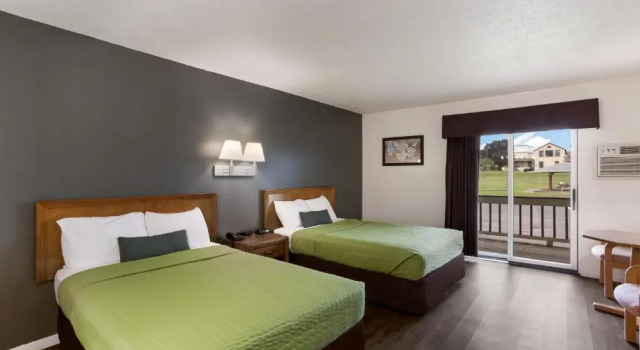 Четырёхместный номер Standard Malone Inn
