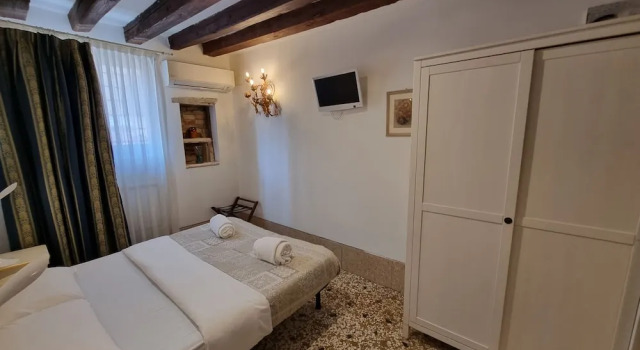 Gesuiti Cozy and Central Apartment by Ca-sa Check, Забронировать Апартаменты/квартира Каннареджо Венеция, рядом с Театр Россини
