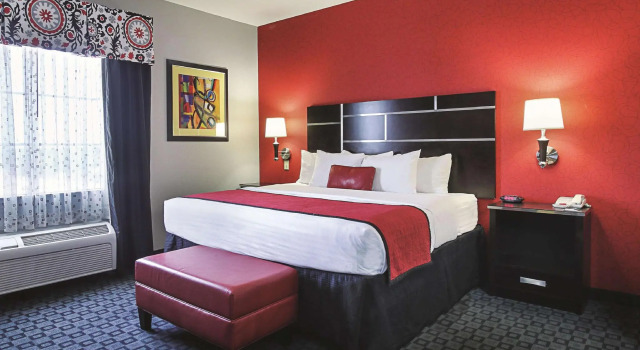 Двухместный люкс Deluxe La Quinta Inn & Suites by Wyndham South Dallas - Hutchins