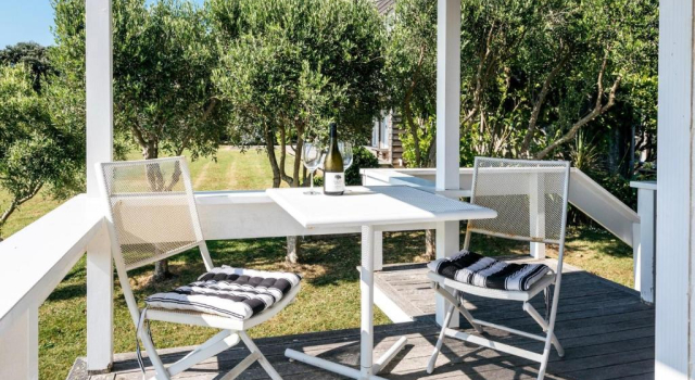 Peaceful Picnic Bay - Surfdale Holiday Home