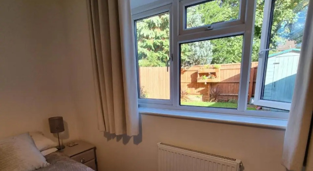 Апартаменты Spacious one bedroom apartment with private garden