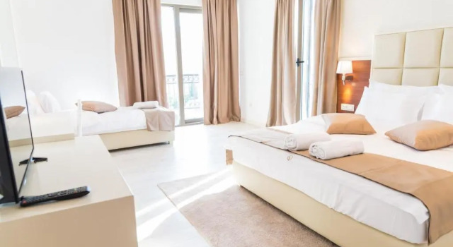 Трёхместный номер Standard с балконом Hotel Kadmo by Aycon