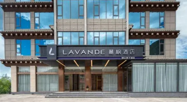Lavande Hotel (Ganzi Batang Branch, National Highway 318), Book Hotel Hotels in Batang with Parking, Parking
