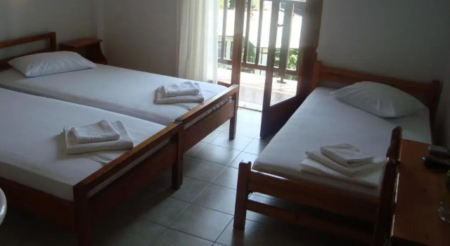 Hotel Sevilli, Book Hotel Mouresi 