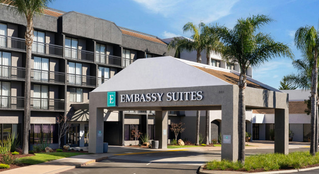 Embassy Suites San Luis Obispo, Забронировать Отель Отели Сан-Луис-Обиспо с бассейном, рядом с Гора Серро-Сан-Луис-Обиспо, Бассейн