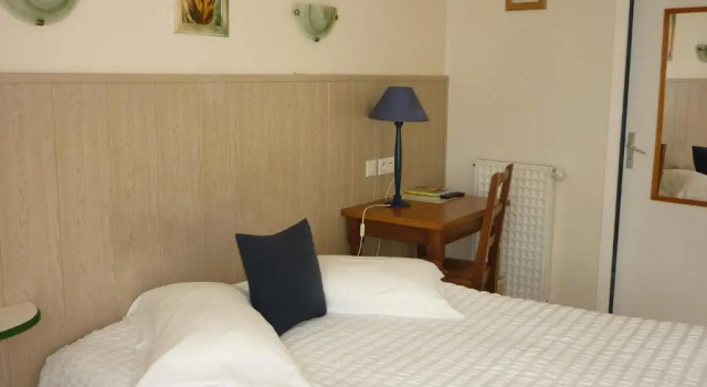 Двухместный номер Standard Hôtel Les Voisins Beaucemaine