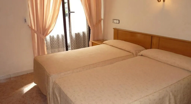 Hostal Fernandez, Забронировать Отель центр города Мадрид, рядом с Дом-музей Лопе де Вега