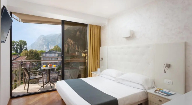 Двухместный номер Superior с балконом Garda Suite Hotel - Tonelli Hotels