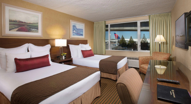 Четырёхместный номер Standard Coast Gateway Hotel