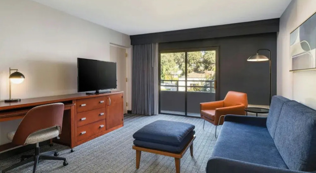 Люкс Courtyard Sacramento Airport Natomas