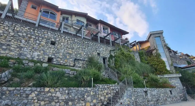 Residence Sirene alloggio Stefania vista lago e piscina