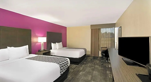 Четырёхместный номер Standard Ramada Columbus Highway 45