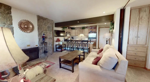 Laurelwood Condominiums Studio Premier Unit 109