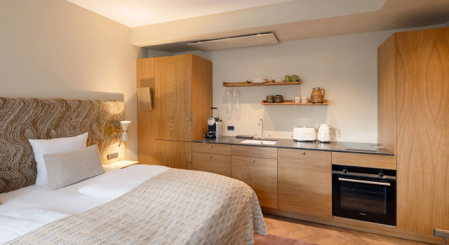 Hypernym Hotel & Suites