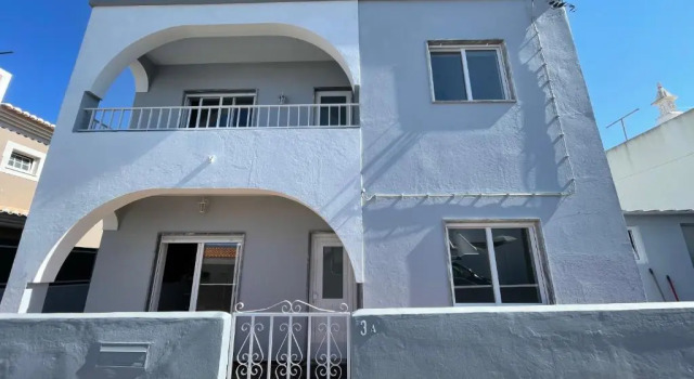 Spacious Villa. Large Rooftop. 4 Bedroom Sleeps 8, Buchen Sie Hotel Alvor Barlavento