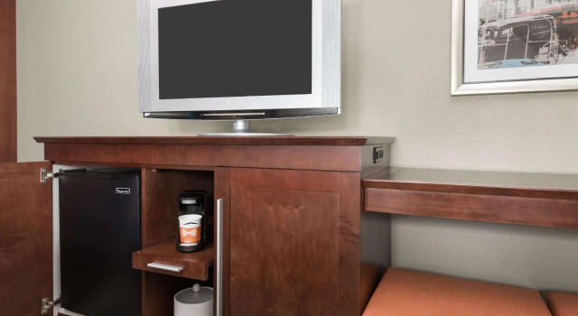 Четырёхместный номер Standard Hampton Inn Boston / Marlborough