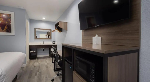 Четырёхместный номер Standard Days Inn by Wyndham Arroyo Grande Pismo Beach