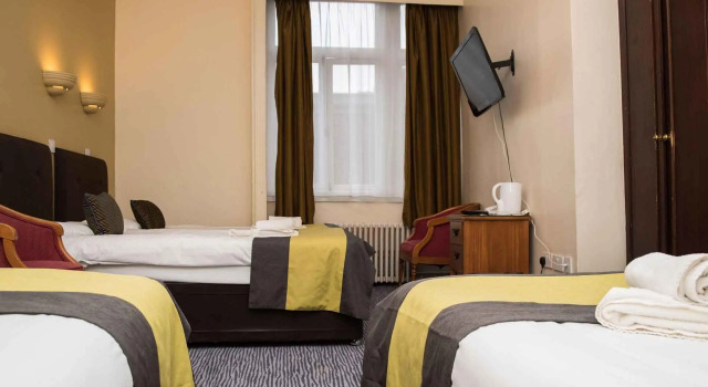 Четырёхместный номер Standard Rose Court Hotel