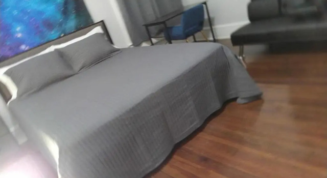 One Queen Bed Suite with full house amenities Rm 2, Book Hotel Hoteller i Winder med parkering, Parkering