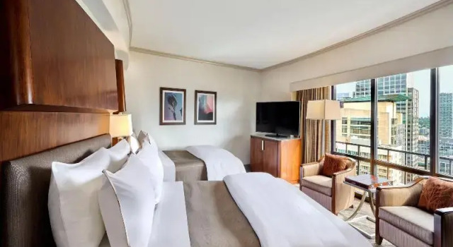 Четырёхместный номер Premium с видом на город The Westin Seattle