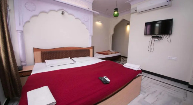Трёхместный номер Superior Hotel Kalyan